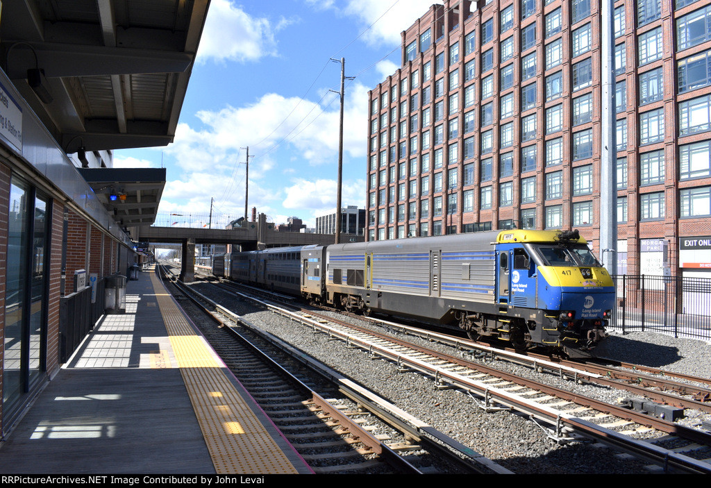 DE30AC # 417 pushes Train # 6511 into Mineola Station